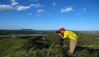 巴林右旗位于内蒙古赤峰市北部,地处西拉沐沦河北岸,大兴安岭南段山