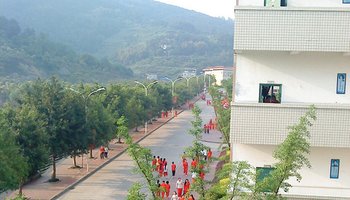 我想问一下女生去重庆市哪个职业学校好一点,学什么专业?_重庆_奇飞知识网