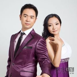 号,组合由一个男声加上一个女声构建,女主唱为王思斯,男主唱为马健涛